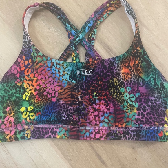 Fleo High Rise Shorts & Sports Bra - Picture 4 of 8